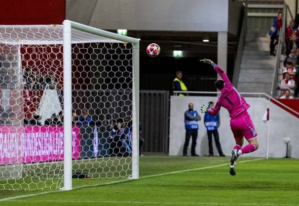 Manuela Zinsberger (Torfrau, Arsenal Woman FC, 01) muss hier das Tor zum 4:2 durch Pernille Harder (FC Bayern Muenchen Frauen, 21), nicht im Bild, hinnehmen. GER, FC Bayern Muenchen vs. Arsenal WFC, Fussball, UEFA Womans Champions League, Gruppe C, 1. Spieltag, Saison 2024 2025, 09.10.2024. GER, FC Bayern Muenchen vs. Arsenal WFC, Fussball, UEFA Womans Champions League, Gruppe C, 1. Spieltag, Saison 2024 2025, 09.10.2024. Muenchen Copyright: xEibner-Pressefoto HeikexFeinerx EP_HFR