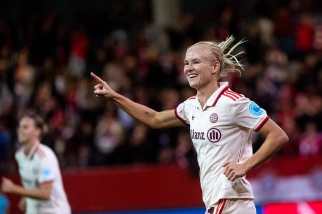 Pernille Harder (FC Bayern Muenchen, 21) jubelt ueber das Tor zum 5:2, GER, FC Bayern Muenchen vs Arsenal WFC, Fussball UEFA Women™s Champions League, Gruppe C, 1. Spieltag, Saison 2024 2025, 09.10.2024 GER, FC Bayern Muenchen vs Arsenal WFC, Fussball UEFA Women™s Champions League, 1. Spieltag, Saison 2024 2025, 09.10.2024 Muenchen Copyright: xEibner-Pressefoto Memmlerx EP_MMR
