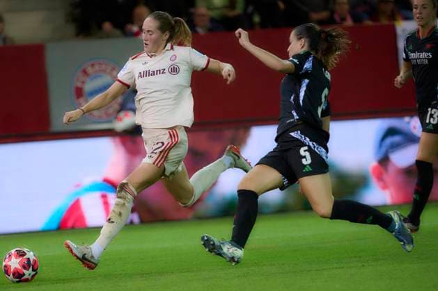2024 25 UEFA Women™s Champions League FC Bayern München Frauen vs Arsenal WFC, Croup C, Matchday 1, Saison 2024 2025, FC Bayern München Frauen vs Arsenal WFC, GER, 2024-10-09, FC Bayern Campus München, LOHMANN Sydney (FC Bayern München 12), PANEDAS Cordina (Arsenal WFC 05), sportworld München FC Bayern Campus Bayern Deutschland