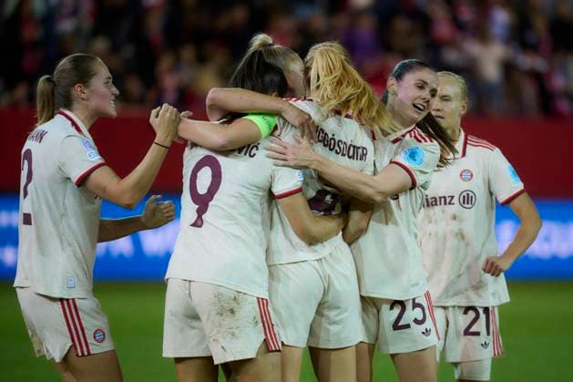 2024 25 UEFA Women™s Champions League FC Bayern München Frauen vs Arsenal WFC, Croup C, Matchday 1, Saison 2024 2025, FC Bayern München Frauen vs Arsenal WFC, GER, 2024-10-09, FC Bayern Campus München, Torjubel, Tor durch VIGGOSDOTTIR Glodis (FC Bayern München 4), sportworld München FC Bayern Campus Bayern Deutschland