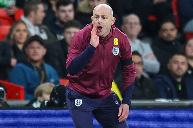Interim England head coach Lee Carsley gives instructions from the technical area England v Greece, UEFA Nations League, League B, Group 2, Football, Wembley Stadium, London, UK, 10 Oct 2024 EDITORIAL USE ONLY No use with unauthorised audio, video, data, fixture lists, club league logos or live services. Online in-match use limited to 120 images, no video emulation. No use in betting, games or single club league player publications. Copyright: xMichaelxZemanek Shutterstockx 14767424br