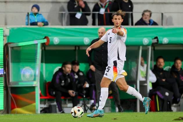 Max Rosenfelder (Germany) kontrolliert den Ball, UEFA European Under-21 Championship Qualifying - Group D, Germany vs Bulgaria, Jahnstadion am 11. October 2024 in Regensburg, Deutschland. (Foto von Marco Steinbrenner DeFodi Images) Max Rosenfelder (Germany) controls the ball, UEFA European Under-21 Championship Qualifying - Group D, Germany vs Bulgaria, Jahnstadion, October 11, 2024 in Regensburg, Germany. (Photo by Marco Steinbrenner DeFodi Images) not used in POL SRB CRO FRA GBR NED ITA USA Defodi-700_deutsch_bul_u21_20241011_048