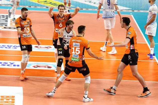 DEU, DVV, 1.VBL, BR Volleys vs. Friedrichshafen, 12.10.2024, Max-Schmeling-Halle, Berlin, DEU, DVV, 1.VBL, BR Volleys vs. Friedrichshafen, im Bild BR Volleys-Spielerkreis Foto: Juergen Engler nordphoto GmbH