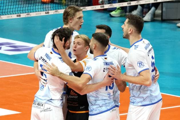 DEU, DVV, 1.VBL, BR Volleys vs. Friedrichshafen, 12.10.2024, Max-Schmeling-Halle, Berlin, DEU, DVV, 1.VBL, BR Volleys vs. Friedrichshafen, im Bild Friedrichshafener-Spielerkreis Foto: Juergen Engler nordphoto GmbH
