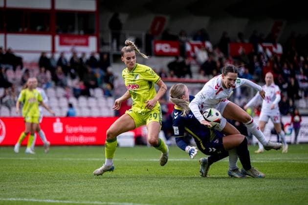 Selina Cerci (TSG Hoffenheim, 29) im Zweikampf mit Sara Agrez (FC Koeln, 04), Josefine Osigus (FC Koeln, 24), GER, 1. FC Koeln vs TSG 1899 Hoffenheim, Fussball Google Pixel Frauen Bundesliga, 6. Spieltag, Saison 2024 2025, 13.10.2024 DFB regulations prohibit any use of photographs as image sequences and or quasi-video GER, 1. FC Koeln vs TSG 1899 Hoffenheim, Fussball Google Pixel Frauen Bundesliga, 6. Spieltag, Saison 2024 2025, 13.10.2024 Koeln Copyright: xEibner-Pressefoto Memmlerx EP_MMR