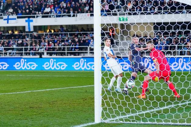 Declan Rice of England scores the sides third goal to make it 0-3 Finland v England, UEFA Nations League, League B, Group 2, Football, Helsinki Olympic Stadium, Helsinki, Finland, 13 Oct 2024 EDITORIAL USE ONLY No use with unauthorised audio, video, data, fixture lists, club league logos or live services. Online in-match use limited to 120 images, no video emulation. No use in betting, games or single club league player publications. Copyright: xJavierxGarcia Shutterstockx 14776794dp
