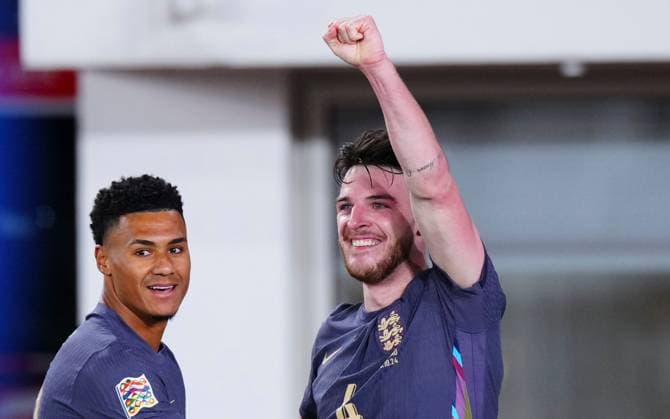 Declan Rice of England celebrates scoring a goal after making it 3-0 with Ollie Watkins Finland v England, UEFA Nations League, League B, Group 2, Football, Helsinki Olympic Stadium, Helsinki, Finland, 13 Oct 2024 EDITORIAL USE ONLY No use with unauthorised audio, video, data, fixture lists, club league logos or live services. Online in-match use limited to 120 images, no video emulation. No use in betting, games or single club league player publications. Copyright: xJavierxGarcia Shutterstockx 14776794ed