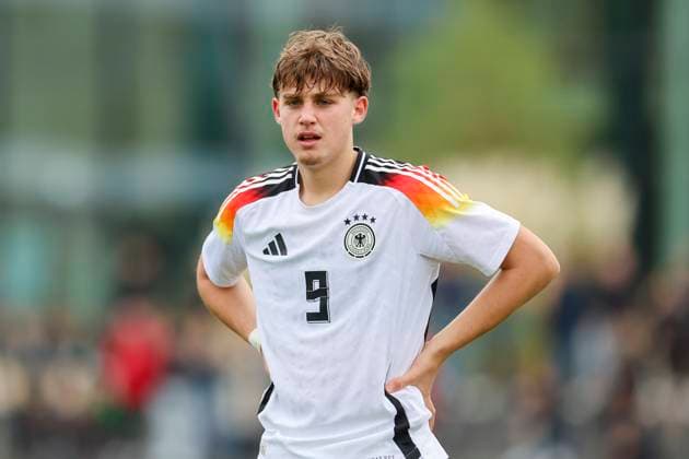 Alexander Staff (Germany) schaut, UEFA Under-17 Qualification Group 7, Czechia vs Germany, DFB Campus am 15. October 2024 in Frankfurt am Main, Deutschland. (Foto von Marco Steinbrenner DeFodi Images) Alexander Staff (Germany) looks on, UEFA Under-17 Qualification Group 7, Czechia vs Germany, DFB Campus, October 15, 2024 in Frankfurt am Main, Germany. (Photo by Marco Steinbrenner DeFodi Images) DFB DFL REGULATIONS PROHIBIT ANY USE OF PHOTOGRAPHS AS IMAGE SEQUENCES AND OR QUASI-VIDEO. not used in POL SRB CRO FRA GBR NED ITA USA Defodi-700_deutsch-tschech_20241015_211