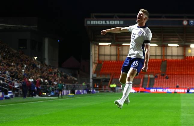 Sport Bilder des Tages Charlie Cresswell of England U21, U 21 celebrates scoring a goal to make the score 1-0 England U21 v Azerbaijan U21, UEFA U21 Championship 2025 Qualification, Group F, Football, Ashton Gate, Bristol, UK, 15 Oct 2024 EDITORIAL USE ONLY No use with unauthorised audio, video, data, fixture lists, club league logos or live services. Online in-match use limited to 120 images, no video emulation. No use in betting, games or single club league player publications. Copyright: xKieranxMcManus Shutterstockx 14785525k