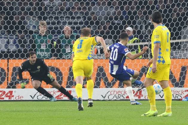DEU, DFL, 2. FBL, Hertha BSC vs. Braunschweig, 18.10.2024, Berliner Olympiastadion, Berlin, DEU, DFL, 2. FBL, Hertha BSC vs. Braunschweig, im Bild nach dem 2:1 durch 11m von Ibrahim Maza (Hertha BSC Berlin 10), Marko Johansson (Eintracht Braunschweig 12) DFL - regulations prohibit any use of Photographs as image sequences and or quasi-video Foto: Juergen Engler nordphoto GmbH