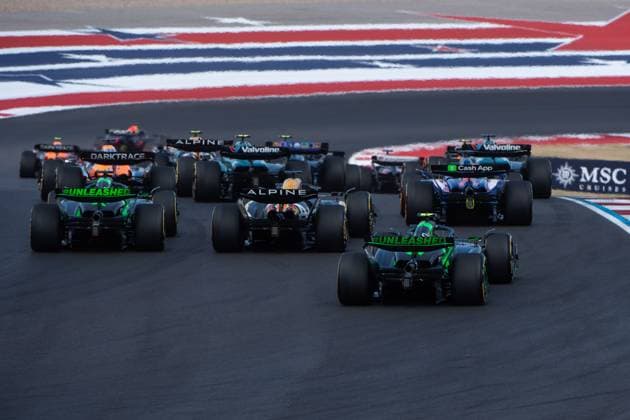 Zhou Guanyu (Stake F1 Team Kick Sauber, China, 24) im Sauber C44, Pierre Gasly (BWT Alpine F1 Team, Frankreich, 10), Valtteri Bottas (Stake F1 Team Kick Sauber, Finnland, 77) am Ende des Feldes auf den letzten Plaetzen, USA, Formel 1 Weltmeisterschaft, Pirelli Grand Prix der Vereinigten Staaten von Amerika, Circuit of the Americas Austin, Sprint Rennen, 19.10.2024 USA, Formel 1 Weltmeisterschaft, Pirelli Grand Prix der Vereinigten Staaten von Amerika, Circuit of the Americas Austin, Sprint Rennen, 19.10.2024 Austin Copyright: xEibner-Pressefoto Memmlerx EP_MMR