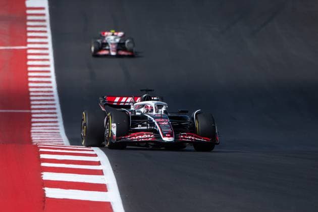 Kevin Magnussen (MoneyGram Haas F1 Team, Daenemark, 20) im Haas VF-24 vor Nico Huelkenberg (MoneyGram Haas F1 Team, Deutschland, 27), USA, Formel 1 Weltmeisterschaft, Pirelli Grand Prix der Vereinigten Staaten von Amerika, Circuit of the Americas Austin, Sprint Rennen, 19.10.2024 USA, Formel 1 Weltmeisterschaft, Pirelli Grand Prix der Vereinigten Staaten von Amerika, Circuit of the Americas Austin, Sprint Rennen, 19.10.2024 Austin Copyright: xEibner-Pressefoto Memmlerx EP_MMR