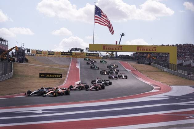 FORMULA 1 PIRELLI UNITED STATES GRAND PRIX 2024 19.10.2024, Circuit of The Americas, Austin, FORMULA 1 PIRELLI UNITED STATES GRAND PRIX 2024 ,im Bild Rennstart:, Max Verstappen (NLD), Oracle Red Bull Racing, Lando Norris (GBR), McLaren F1 Team, George Russell (GBR), Mercedes-AMG Petronas Formula One Team, Charles Leclerc (MCO), Scuderia Ferrari HP, Carlos Sainz Jr. (ESP), Lewis Hamilton (GBR), Nico Hülkenberg (DEU), MoneyGram Haas F1 Team, Kevin Magnussen (DNK), Sergio Perez (MEX), Alexander Albon (GBR), Williams Racing, Franco Colapinto (ARG), Fernando Alonso (ESP), Aston Martin Aramco Cognizant Formula One Team