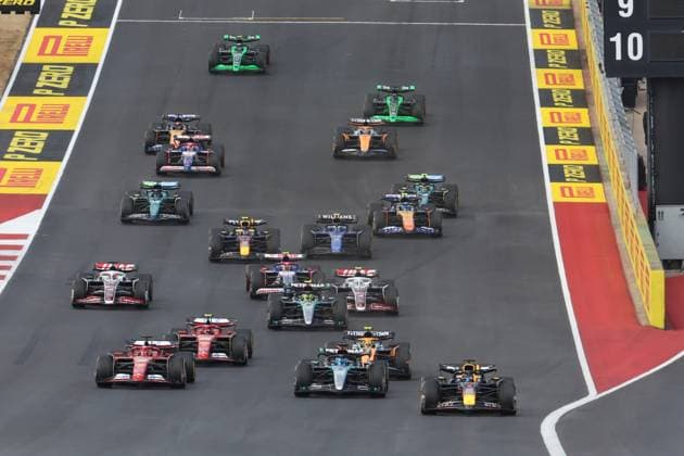 FORMULA 1 PIRELLI UNITED STATES GRAND PRIX 2024 19.10.2024, Circuit of The Americas, Austin, FORMULA 1 PIRELLI UNITED STATES GRAND PRIX 2024 ,im Bild Rennstart:, Max Verstappen (NLD), Oracle Red Bull Racing, Lando Norris (GBR), McLaren F1 Team, George Russell (GBR), Mercedes-AMG Petronas Formula One Team, Charles Leclerc (MCO), Scuderia Ferrari HP, Carlos Sainz Jr. (ESP), Lewis Hamilton (GBR), Nico Hülkenberg (DEU), MoneyGram Haas F1 Team, Kevin Magnussen (DNK), Sergio Perez (MEX), Alexander Albon (GBR), Williams Racing, Franco Colapinto (ARG), Fernando Alonso (ESP), Aston Martin Aramco Cognizant Formula One Team