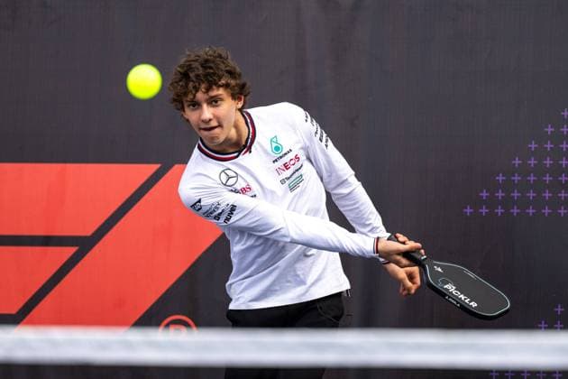 Andrea Kimi Antonelli (Mercedes AMG Petronas Formula One Team, Juniorfahrer) spielt Tennis, USA, Formel 1 Weltmeisterschaft, Pirelli Grand Prix der Vereinigten Staaten von Amerika, Circuit of the Americas Austin, Qualifying, 19.10.2024 USA, Formel 1 Weltmeisterschaft, Pirelli Grand Prix der Vereinigten Staaten von Amerika, Circuit of the Americas Austin, Qualifying, 19.10.2024 Austin Copyright: xEibner-Pressefoto Memmlerx EP_MMR