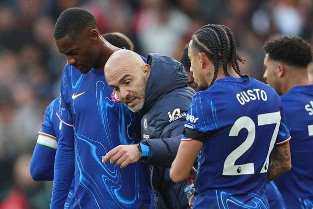 Chelsea head coach Enzo Maresca gives instructions from the technical area to their players during a break in play Liverpool v Chelsea, Premier League, Football, Anfield, Liverpool, UK, 20 Oct 2024 EDITORIAL USE ONLY No use with unauthorised audio, video, data, fixture lists, club league logos or live services. Online in-match use limited to 120 images, no video emulation. No use in betting, games or single club league player publications. Copyright: xPaulxGreenwood Shutterstockx 14795613am