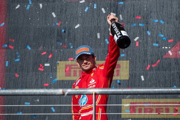 Charles Leclerc (Scuderia Ferrari HP, Monaco, 16) jubelt bei der Siegerehrung auf dem Podium ueber den Sieg, USA, Formel 1 Weltmeisterschaft, Pirelli Grand Prix der Vereinigten Staaten von Amerika, Circuit of the Americas Austin, Rennen, 20.10.2024 USA, Formel 1 Weltmeisterschaft, Pirelli Grand Prix der Vereinigten Staaten von Amerika, Circuit of the Americas Austin, Rennen, 20.10.2024 Austin Copyright: xEibner-Pressefoto Memmlerx EP_MMR