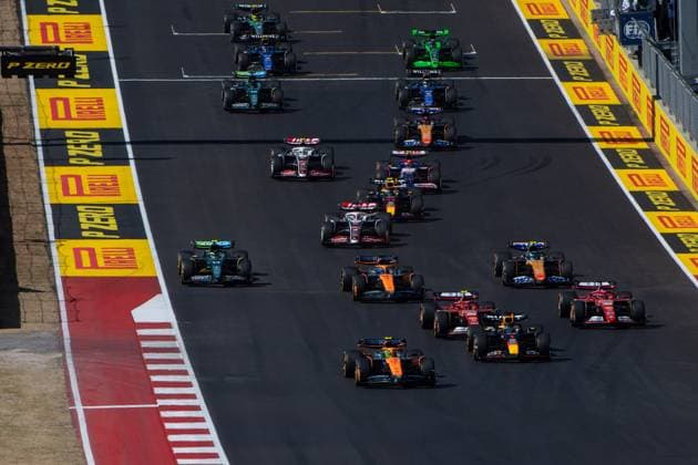 Lando Norris (McLaren Formula 1 Team, Großbritannien, 04) im McLaren MCL38, Max Verstappen (Oracle Red Bull Racing, Niederlande, 01) im RedBull RB20, Charles Leclerc (Scuderia Ferrari HP, Monaco, 16) im Ferrari SF-24, Carlos Sainz (Scuderia Ferrari HP, Spanien, 55), Pierre Gasly (BWT Alpine F1 Team, Frankreich, 10), Oscar Piastri (McLaren Formula 1 Team, Australien, 81), Fernando Alonso (Aston Martin Aramco Formula One Team, Spanien, 14), Kevin Magnussen (MoneyGram Haas F1 Team, Daenemark, 20), Sergio Checo Perez (Oracle Red Bull Racing, Mexiko, 11), Nico Huelkenberg (MoneyGram Haas F1 Team, Deutschland, 27), Yuki Tsunoda (Visa Cash App RB Formula One Team Racing Bulls, Japan, 22), Esteban Ocon (BWT Alpine F1 Team, Frankreich, 31), Alexander Albon (Williams Racing, Thailand, 23), Lance Stroll (Aston Martin Aramco Formula One Team, Kanada, 18), Franco Colapinto (Williams Racing, Argentinien, 43), Valtteri Bottas (Stake F1 Team Kick Sauber, Finnland, 77), Lewis Hamilton (Mercedes AMG Petronas Formula One Team, Großbritannien, 44) am Start, USA, Formel 1 Weltmeisterschaft, Pirelli Grand Prix der Vereinigten Staaten von Amerika, Circuit of the Americas Austin, Rennen, 20.10.2024 USA, Formel 1 Weltmeisterschaft, Pirelli Grand Prix der Vereinigten Staaten von Amerika, Circuit of the Americas Austin, Rennen, 20.10.2024 Austin Copyright: xEibner-Pressefoto Memmlerx EP_MMR