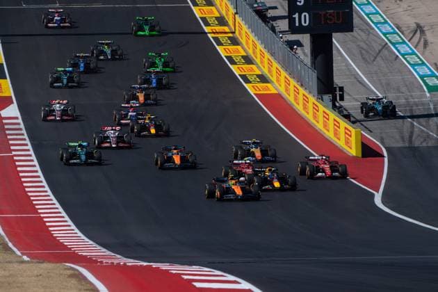 Lando Norris (McLaren Formula 1 Team, Großbritannien, 04) im McLaren MCL38, Max Verstappen (Oracle Red Bull Racing, Niederlande, 01) im RedBull RB20, Charles Leclerc (Scuderia Ferrari HP, Monaco, 16) im Ferrari SF-24, Carlos Sainz (Scuderia Ferrari HP, Spanien, 55), Pierre Gasly (BWT Alpine F1 Team, Frankreich, 10), Oscar Piastri (McLaren Formula 1 Team, Australien, 81), Fernando Alonso (Aston Martin Aramco Formula One Team, Spanien, 14), Kevin Magnussen (MoneyGram Haas F1 Team, Daenemark, 20), Sergio Checo Perez (Oracle Red Bull Racing, Mexiko, 11), Nico Huelkenberg (MoneyGram Haas F1 Team, Deutschland, 27), Yuki Tsunoda (Visa Cash App RB Formula One Team Racing Bulls, Japan, 22), Esteban Ocon (BWT Alpine F1 Team, Frankreich, 31), Alexander Albon (Williams Racing, Thailand, 23), Lance Stroll (Aston Martin Aramco Formula One Team, Kanada, 18), Franco Colapinto (Williams Racing, Argentinien, 43), Valtteri Bottas (Stake F1 Team Kick Sauber, Finnland, 77), Lewis Hamilton (Mercedes AMG Petronas Formula One Team, Großbritannien, 44) am Start, USA, Formel 1 Weltmeisterschaft, Pirelli Grand Prix der Vereinigten Staaten von Amerika, Circuit of the Americas Austin, Rennen, 20.10.2024 USA, Formel 1 Weltmeisterschaft, Pirelli Grand Prix der Vereinigten Staaten von Amerika, Circuit of the Americas Austin, Rennen, 20.10.2024 Austin Copyright: xEibner-Pressefoto Memmlerx EP_MMR