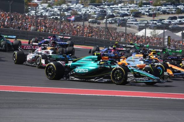 20.10.2024, Circuit of The Americas, Austin, FORMULA 1 PIRELLI UNITED STATES GRAND PRIX 2024 ,im Bild Rennstart:, Lando Norris (GBR), McLaren F1 Team, Charles Leclerc (MCO), Scuderia Ferrari HP, Carlos Sainz Jr. (ESP), Pierre Gasly (FRA), Alpine F1 Team, Fernando Alonso (ESP), Aston Martin Aramco Cognizant Formula One Team (Photo by Hasan Bratic DeFodi Images) not used in POL SRB CRO FRA GBR NED ITA USA Defodi-506_20241020_hbr_0402