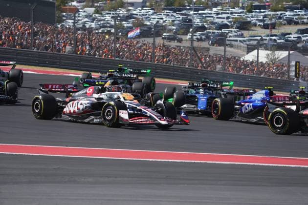 20.10.2024, Circuit of The Americas, Austin, FORMULA 1 PIRELLI UNITED STATES GRAND PRIX 2024 ,im Bild Rennstart:, Kevin Magnussen (DNK), MoneyGram Haas F1 Team, Nico Hülkenberg (DEU), Esteban Ocon (FRA), Alpine F1 Team, Lance Stroll (CAN), Aston Martin Aramco Cognizant Formula One Team (Photo by Hasan Bratic DeFodi Images) not used in POL SRB CRO FRA GBR NED ITA USA Defodi-506_20241020_hbr_0414