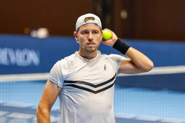 James Duckworth (AUS) , Tennis, Swiss Indoors ATP, Tennis Herren World Tour 500), 1 16 Finals Einzel, 2024, James Duckworth (AUS) vs. Giovanni Mpetshi Perricard (FRA), 21.10.2024, St. Jakobshalle, Basel, Schweiz Basel St. Jakobshalle BS Schweiz Copyright: xGrantxHubbsx