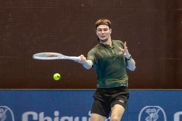 Alexander Bublik (KAZ) , Tennis, Swiss Indoors ATP, Tennis Herren World Tour 500), 1 16 Finals Einzel, 2024, Botic v. de Zandschulp (NED) vs. Alexander Bublik (KAZ), 22.10.2024, St. Jakobshalle, Basel, Schweiz Basel St. Jakobshalle BS Schweiz Copyright: xGrantxHubbsx