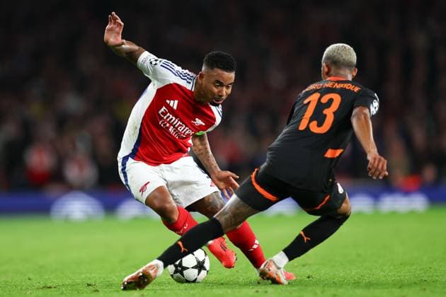 Gabriel Jesus of Arsenal takes on Pedrinho of Shakhtar Donetsk Arsenal v Shakhtar Donetsk, UEFA Champions League, Group Stage, Football, Emirates Stadium, London, UK, 22 Oct 2024 EDITORIAL USE ONLY No use with unauthorised audio, video, data, fixture lists, club league logos or live services. Online in-match use limited to 120 images, no video emulation. No use in betting, games or single club league player publications. Copyright: xSimonxDael Shutterstockx 14801590ae