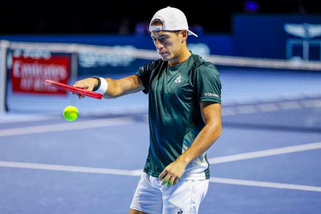 Sebastian Baez (ARG) , Tennis, Swiss Indoors ATP, Tennis Herren World Tour 500), 1 16 Finals Einzel, 2024, Felix Auger-Aliassime (CAN) vs. Sebastian Baez (ARG), 23.10.2024, St. Jakobshalle, Basel, Schweiz Basel St. Jakobshalle BS Schweiz Copyright: xGrantxHubbsx