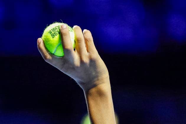 Spielball, Balljunge, Ball, Tennisball , Tennis, Swiss Indoors ATP, Tennis Herren World Tour 500), 1 16 Finals Einzel, 2024, Felix Auger-Aliassime (CAN) vs. Sebastian Baez (ARG), 23.10.2024, St. Jakobshalle, Basel, Schweiz Basel St. Jakobshalle BS Schweiz Copyright: xGrantxHubbsx
