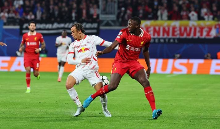 RB Leipzig - Liverpool Champions League Leipzig, 23.10.2024, Red Bull Arena, Fussball, UEFA Champions League, Spieltag 3 , RB LEIPZIG vs. FC LIVERPOOL , Im Bild v.l.: Xavi Simons (10, RB Leipzig) und Ibrahima Konate (5, Liverpool) ,