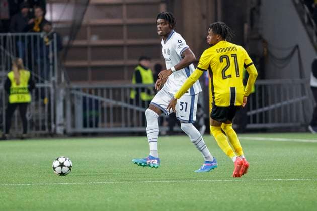 Yann Bisseck (Inter Mailand, 31) und Alan Virginius (BSC Young Boys, 21) , Fussball, UEFA Champions League, 3. Spieltag, 2024 2025, Young Boys Bern vs. Inter Mailand, 23.10.2024, Stadion Wankdorf, Bern, Schweiz Bern Stadion Wankdorf Kanton Bern Schweiz Copyright: xGrantxHubbsx