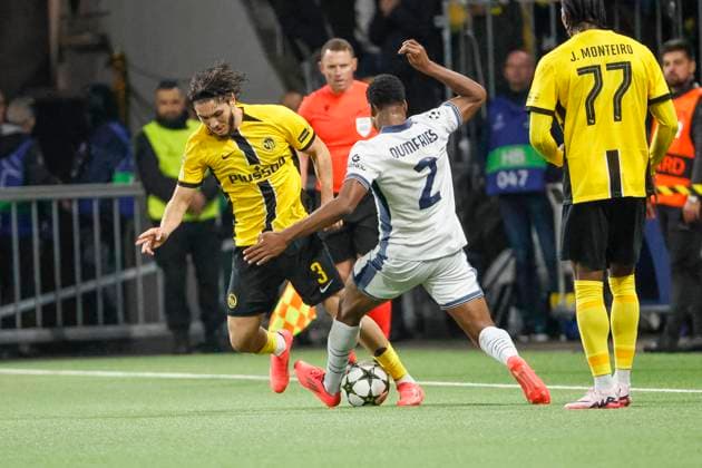 Jaouen Hadjam (BSC Young Boys, 03) und Denzel Dumfries (Inter Mailand, 02) im Zweikampf , Fussball, UEFA Champions League, 3. Spieltag, 2024 2025, Young Boys Bern vs. Inter Mailand, 23.10.2024, Stadion Wankdorf, Bern, Schweiz Bern Stadion Wankdorf Kanton Bern Schweiz Copyright: xGrantxHubbsx