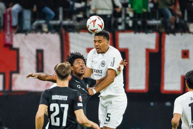 Cedric Kouadio (Rigas Futbola Skola, 17) und Aurele Amenda (Eintracht Frankfurt, 05) beim Kopfballduell , Fussball, UEFA Europa League, 3. Spieltag, 2024 2025, Eintracht Frankfurt vs. Rigas Futbola Skola, 24.10.2024, Frankfurt Stadion, Frankfurt am Main, Deutschland Frankfurt am Main Frankfurt Stadion Hessen Deutschland Copyright: xGrantxHubbsx