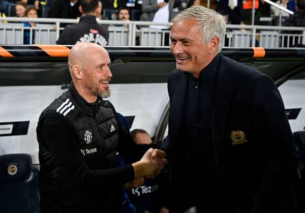 Manchester United, ManU head coach Erik ten Hag (L) and Fenerbahce S.K. head coach Josà Mourinho (R) in the technical area before kick-off Fenerbahce v Manchester United, UEFA Europa League, Group Stage, Football, Sukru Saracoglu Stadium, Istanbul, Turkey, 24 Oct 2024 EDITORIAL USE ONLY No use with unauthorised audio, video, data, fixture lists, club league logos or live services. Online in-match use limited to 120 images, no video emulation. No use in betting, games or single club league player publications. Copyright: xAlexxNicodim Shutterstockx 14801667bs