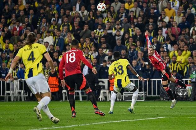 Alejandro Garnacho of Manchester United, ManU heads the ball across goal Fenerbahce v Manchester United, UEFA Europa League, Group Stage, Football, Sukru Saracoglu Stadium, Istanbul, Turkey, 24 Oct 2024 EDITORIAL USE ONLY No use with unauthorised audio, video, data, fixture lists, club league logos or live services. Online in-match use limited to 120 images, no video emulation. No use in betting, games or single club league player publications. Copyright: xAlexxNicodim Shutterstockx 14801667hh