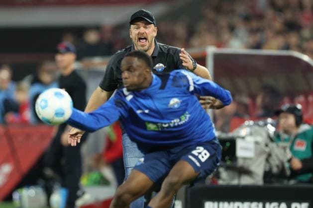 GER, 2.FBL. 1. FC Koeln vs. SC Paderborn 25.10.2024, Rheinenergie Stadion, Koeln, GER, 2.FBL. 1. FC Koeln vs. SC Paderborn, im Bild: Åukasz Kwasniok Trainer Headcoach (Paderborn), regt sich heftig auf, Gestik, Mimik, Emotionen, unzufrieden enttaeuscht niedergeschlagen,