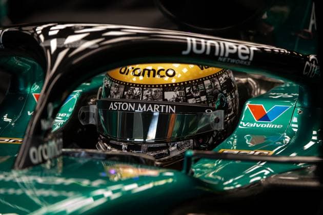 Fernando Alonso (Aston Martin Aramco Formula One Team, Spanien, 14) in der Box im Cockpit mit Helm im Spezialdesign zu seinem 400. Grand Prix Start, MEX, Formel 1 Weltmeisterschaft, Grand Prix von Mexiko City, Autodromo Hermanos Rodriguez, Freies Training, 26.10.2024 MEX, Formel 1 Weltmeisterschaft, Grand Prix von Mexiko City, Autodromo Hermanos Rodriguez, Freies Training, 26.10.2024 Mexico City Copyright: xEibner-Pressefoto Memmlerx EP_MMR