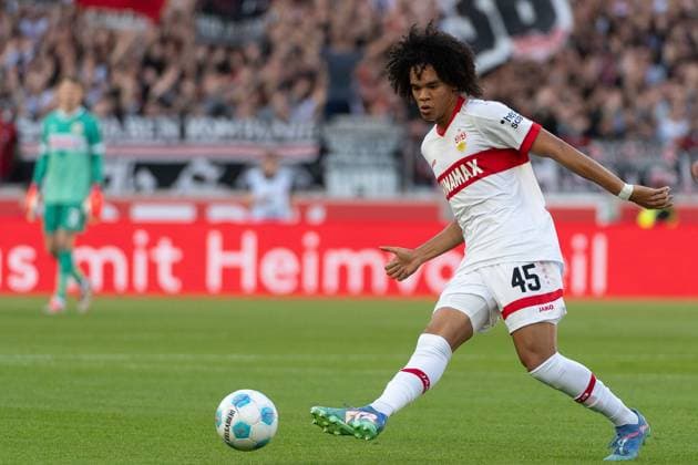 Anrie Chase (VfB Stuttgart, 45) GER, VfB Stuttgart vs. Holstein Kiel, Fussball, Herren, 1. Bundesliga, 8. Spieltag, Spielzeit 2024 2025, 26.10.2024, DFL DFB REGULATIONS PROHIBIT ANY USE OF PHOTOGRAPHS AS IMAGE SEQUENCES AND OR QUASI-VIDEO, GER, VfB Stuttgart vs. Holstein Kiel, Fussball, Herren, 1. Bundesliga, 8. Spieltag, Spielzeit 2024 2025, 26.10.2024 Stuttgart Copyright: xEibner-Pressefoto WolfgangxFrankx EP_WFK
