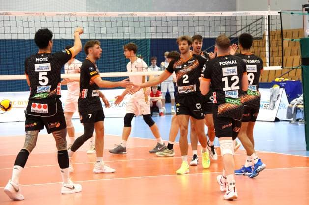 DEU, DVV, 1.VBL, VC Olympia Berlin vs. BR Volleys , 27.10.2024, Hohenschoenhausen, Berlin, DEU, DVV, 1.VBL, VC Olympia Berlin vs. BR Volleys , im Bild BR Volleys-Spielerkreis Foto: Juergen Engler nordphoto GmbH