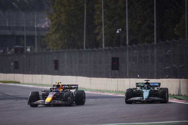 11 PEREZ Sergio (mex), Red Bull Racing RB20, 18 STROLL Lance (can), Aston Martin F1 Team AMR24, action during the Formula 1 Gran Premio de la Ciudad de Mexico 2024, 20th round of the 2024 Formula One World Championship, WM, Weltmeisterschaft from October 25 to 27, 2024 on the Autodromo Hermanos Rodriguez, in Mexico City, Mexico - F1 - MEXICO CITY GRAND PRIX 2024 DPPI Panoramic 241027_R20_MESSICO_EA024236