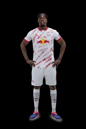 Achtung: Redaktionelle Nutzung honorarfrei - Attention: Free of charge for editorial use - El Chadaille Bitshiabu RB Leipzig Porträttermin Saison 2024 2025, Herren, 1.BL, RB Leipzig, Porträt, Vorstellung, Präsentation, Pressetermin, Fußball, GER, RedBull, Red Bull, RBL; Shooting, Studio, Studioshooting, Freisteller, xptt