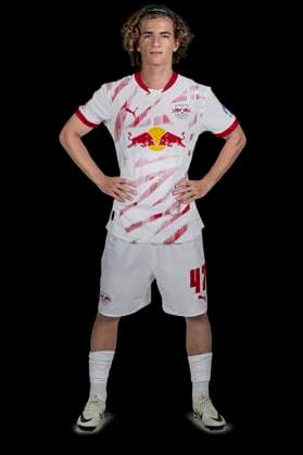 Achtung: Redaktionelle Nutzung honorarfrei - Attention: Free of charge for editorial use - Viggo Gebel RB Leipzig Porträttermin Saison 2024 2025, Herren, 1.BL, RB Leipzig, Porträt, Vorstellung, Präsentation, Pressetermin, Fußball, GER, RedBull, Red Bull, RBL; Shooting, Studio, Studioshooting, Freisteller, xptt