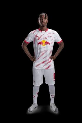 Achtung: Redaktionelle Nutzung honorarfrei - Attention: Free of charge for editorial use - Amadou Haidara RB Leipzig Porträttermin Saison 2024 2025, Herren, 1.BL, RB Leipzig, Porträt, Vorstellung, Präsentation, Pressetermin, Fußball, GER, RedBull, Red Bull, RBL; Shooting, Studio, Studioshooting, Freisteller, xptt