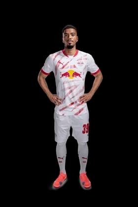 Achtung: Redaktionelle Nutzung honorarfrei - Attention: Free of charge for editorial use - Benjamin Henrichs RB Leipzig Porträttermin Saison 2024 2025, Herren, 1.BL, RB Leipzig, Porträt, Vorstellung, Präsentation, Pressetermin, Fußball, GER, RedBull, Red Bull, RBL; Shooting, Studio, Studioshooting, Freisteller, xptt