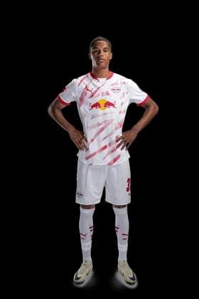 Achtung: Redaktionelle Nutzung honorarfrei - Attention: Free of charge for editorial use - Nuha Jatta RB Leipzig Porträttermin Saison 2024 2025, Herren, 1.BL, RB Leipzig, Porträt, Vorstellung, Präsentation, Pressetermin, Fußball, GER, RedBull, Red Bull, RBL; Shooting, Studio, Studioshooting, Freisteller, xptt