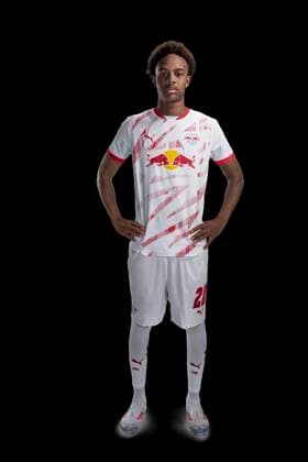 Achtung: Redaktionelle Nutzung honorarfrei - Attention: Free of charge for editorial use - Assan Ouedraogo RB Leipzig Porträttermin Saison 2024 2025, Herren, 1.BL, RB Leipzig, Porträt, Vorstellung, Präsentation, Pressetermin, Fußball, GER, RedBull, Red Bull, RBL; Shooting, Studio, Studioshooting, Freisteller, xptt