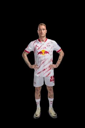 Achtung: Redaktionelle Nutzung honorarfrei - Attention: Free of charge for editorial use - David Raum RB Leipzig Porträttermin Saison 2024 2025, Herren, 1.BL, RB Leipzig, Porträt, Vorstellung, Präsentation, Pressetermin, Fußball, GER, RedBull, Red Bull, RBL; Shooting, Studio, Studioshooting, Freisteller, xptt