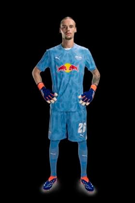 Achtung: Redaktionelle Nutzung honorarfrei - Attention: Free of charge for editorial use - Maarten Vandevoordt RB Leipzig Porträttermin Saison 2024 2025, Herren, 1.BL, RB Leipzig, Porträt, Vorstellung, Präsentation, Pressetermin, Fußball, GER, RedBull, Red Bull, RBL; Shooting, Studio, Studioshooting, Freisteller, xptt