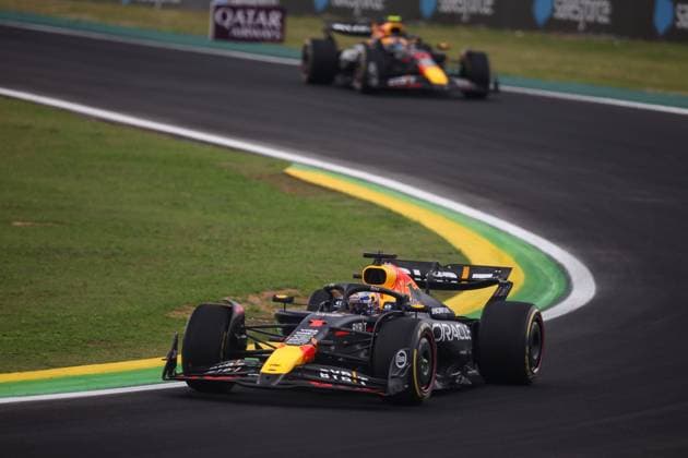 01 VERSTAPPEN Max (nld), Red Bull Racing RB20, action 11 PEREZ Sergio (mex), Red Bull Racing RB20, action during the Formula 1 Grande Premio de Sao Paulo 2024, 21th round of the 2024 Formula One World Championship, WM, Weltmeisterschaft from November 1 to 3, 2024 on the Interlagos Circuit, in Sao Paulo, Brazil - F1 - SAO PAULO GRAND PRIX 2024 DPPI Panoramic 241101_R21_BRASILE_DP_XB3_1726